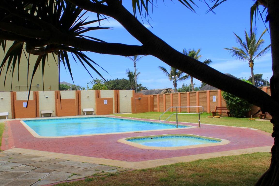 Sea Wave Holidays - Stella Maris Amanzimtoti Bagian luar foto